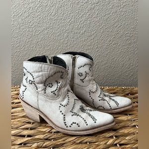 Liberty Black Western Booties, size 8.5